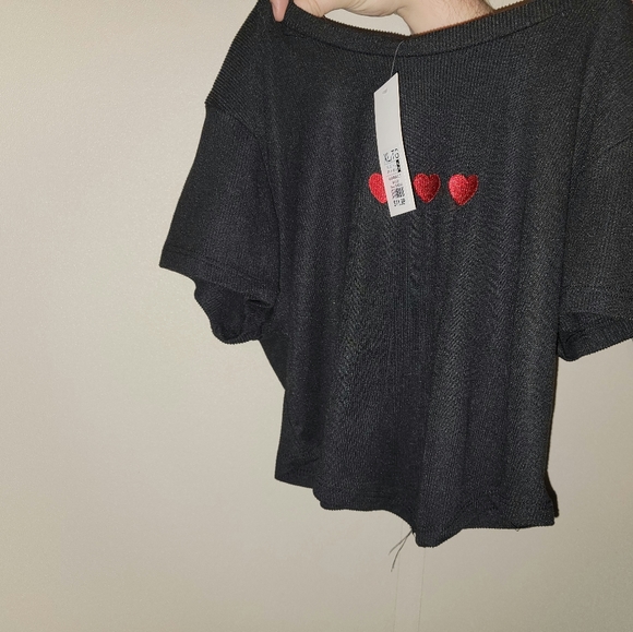 V cropped heart t shirt. - Picture 1 of 3